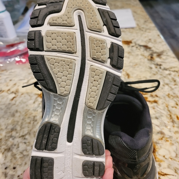Worn Once ASICS Black Gel Nimbus Sneaker Shoes 8 - Picture 5 of 7